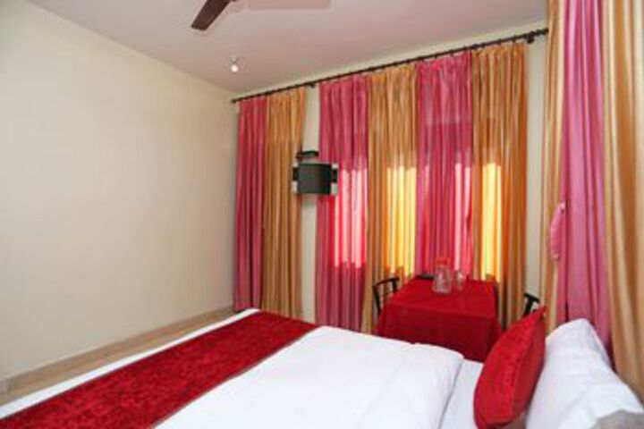 Room 13 of 20