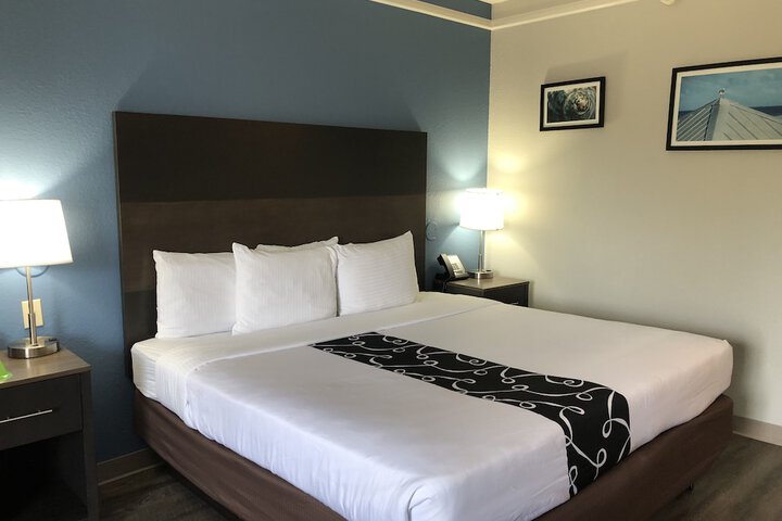 1 King Bed (17 of 36)