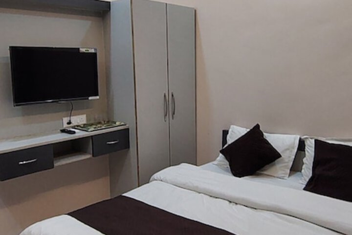 Room 4 of 7