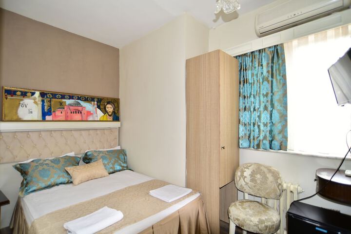 Room 8 of 38