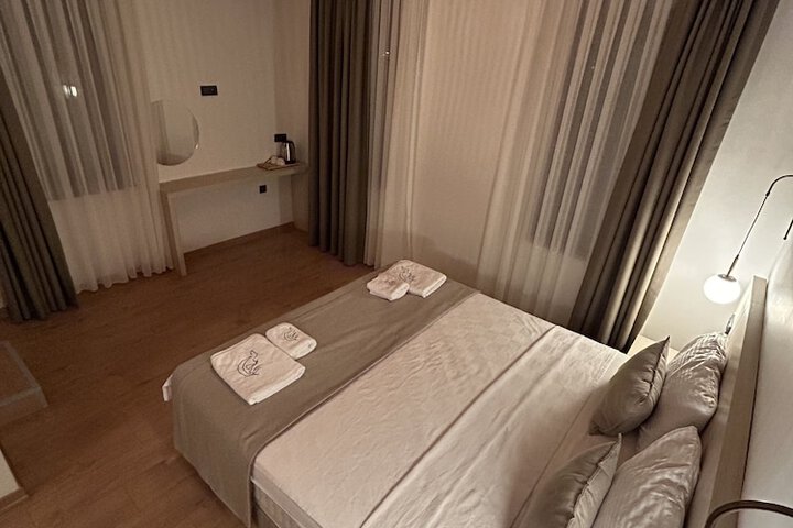 Room 13 of 42