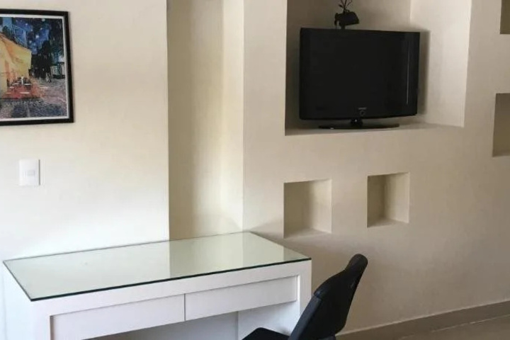 Room 4 of 20