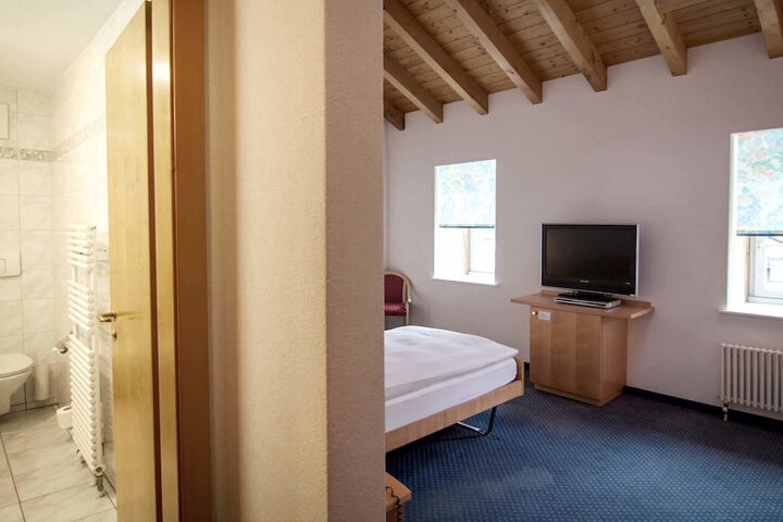 Room 18 of 85