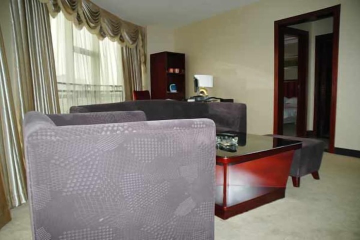 Room 9 of 12