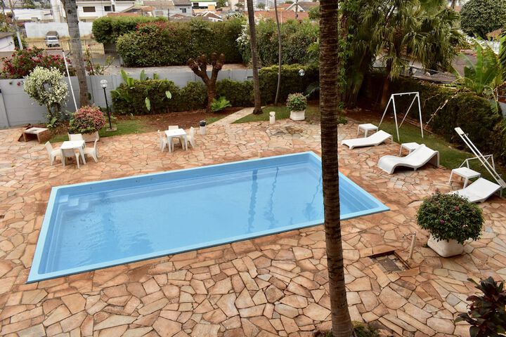 Pool 4 of 8