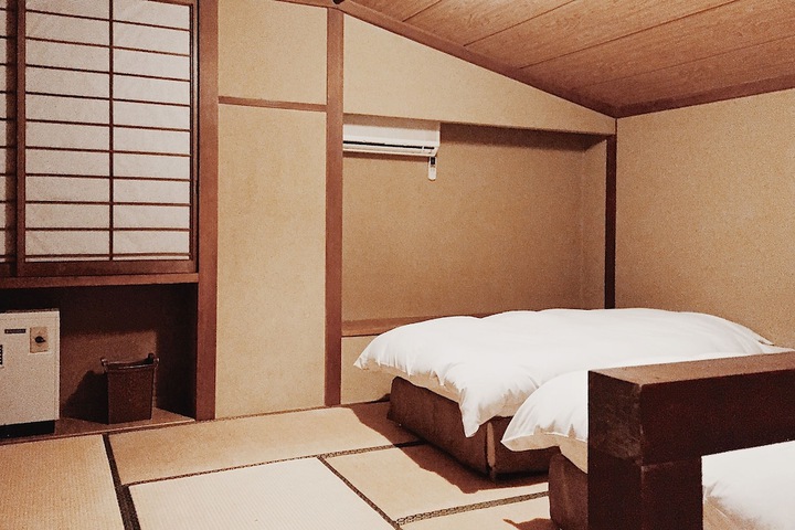 Room 9 of 40