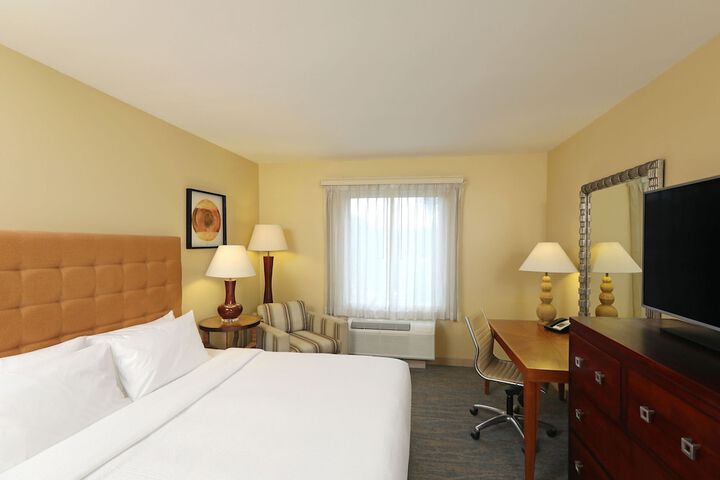 Room 13 of 33