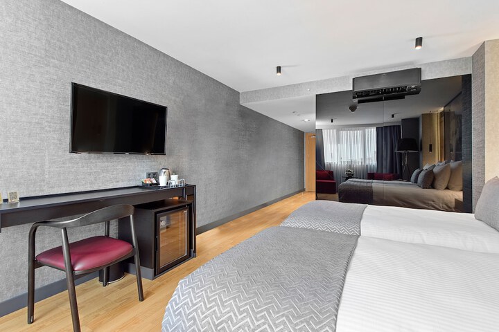 Room 46 of 143