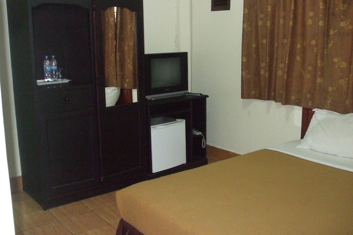 Room 13 of 21
