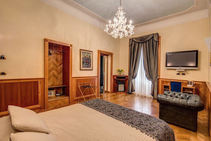 Room 5 of 28