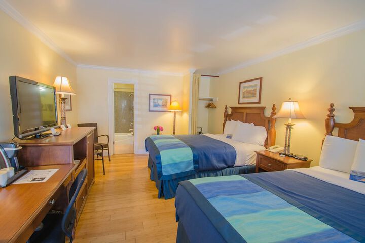1 Queen Bed (10 of 11)