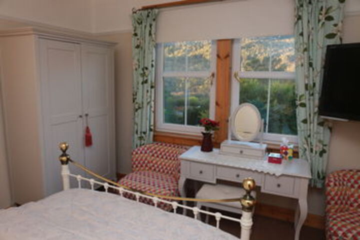 Room 5 of 14