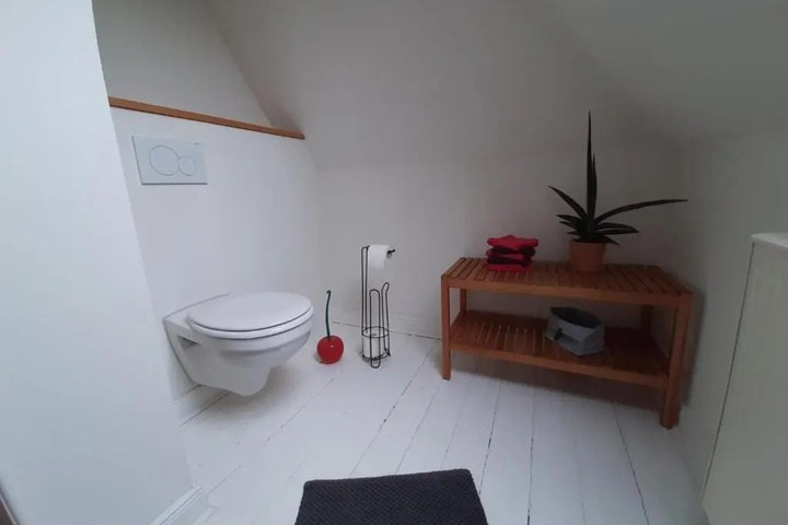 Room 9 of 15