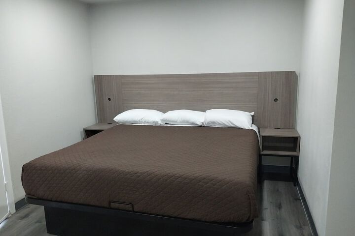 Room 1 of 8