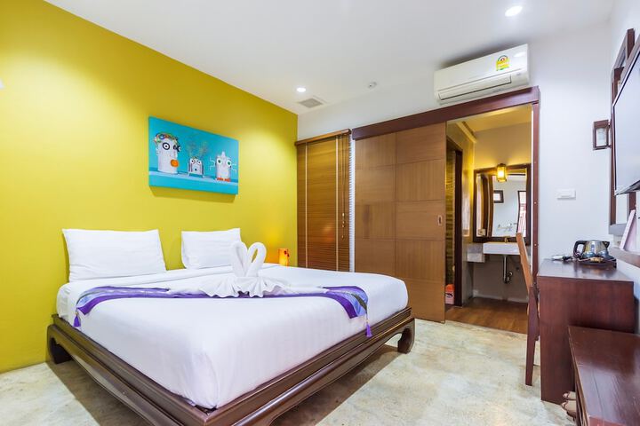 Room 4 of 61