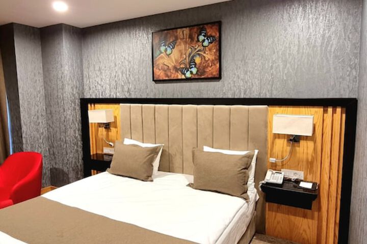 Room 16 of 53
