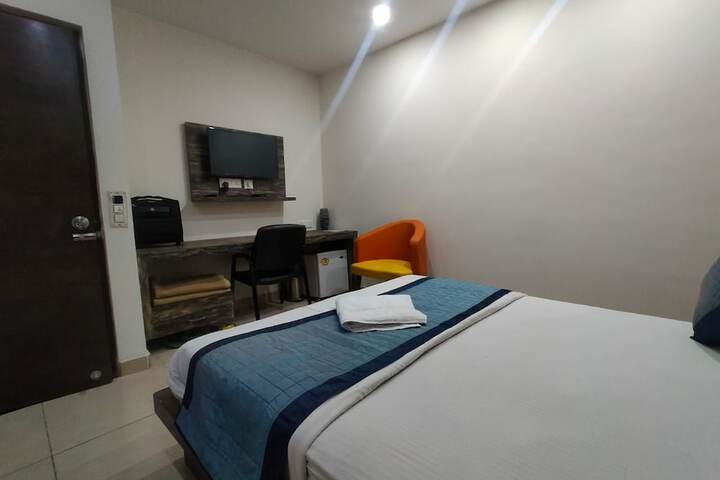 Room 10 of 32
