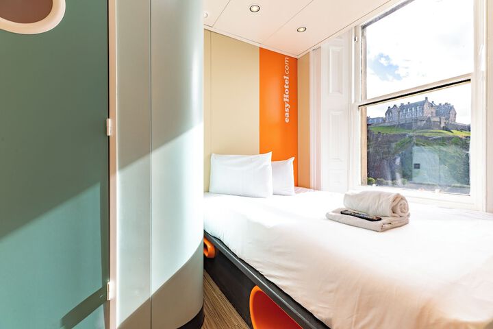 Room 3 of 47