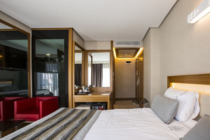 Room 10 of 29