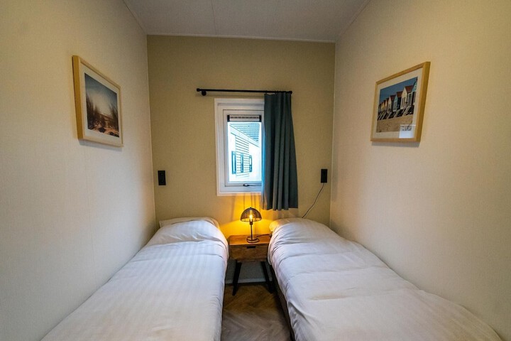 Room 4 of 40