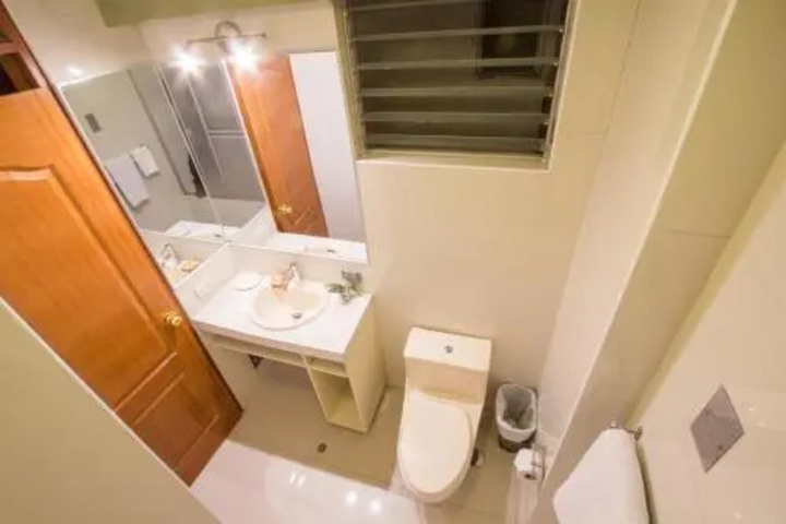Room 7 of 16