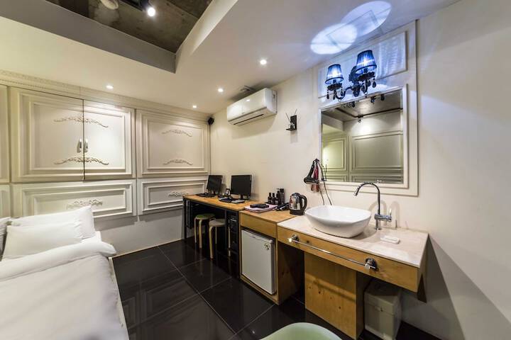 Room 10 of 95