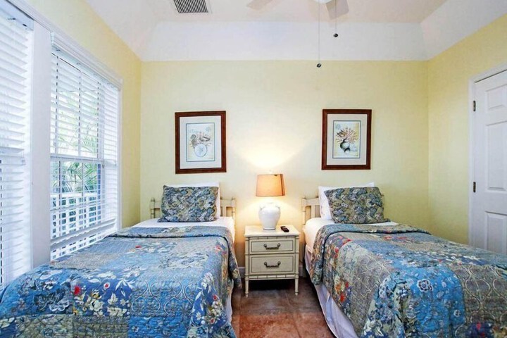 Room 5 of 32