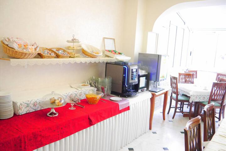 Breakfast/Coffee Service 160 of 201