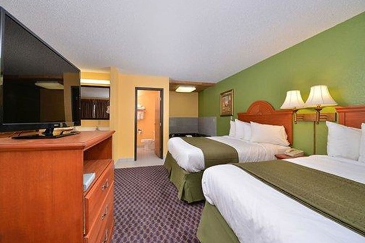 2 Queen Beds (4 of 5)