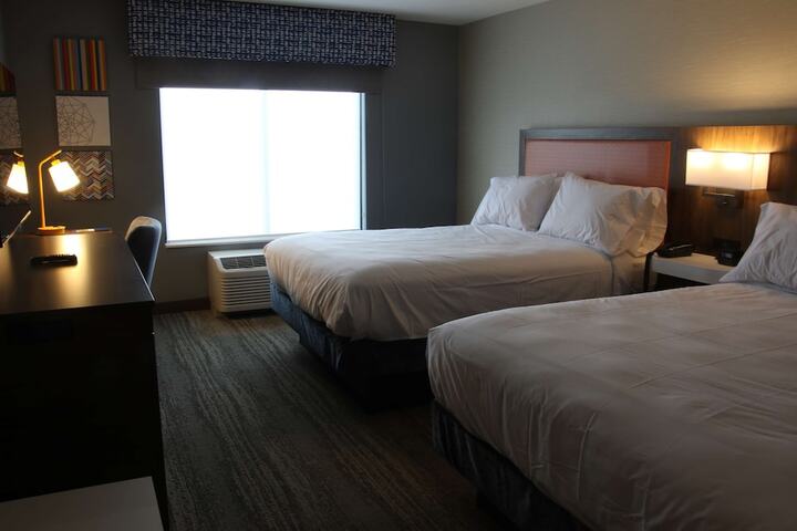 2 Queen Beds Hearing Accessible (4 of 14)