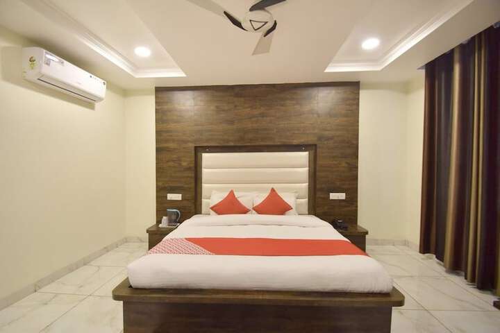 Room 5 of 16