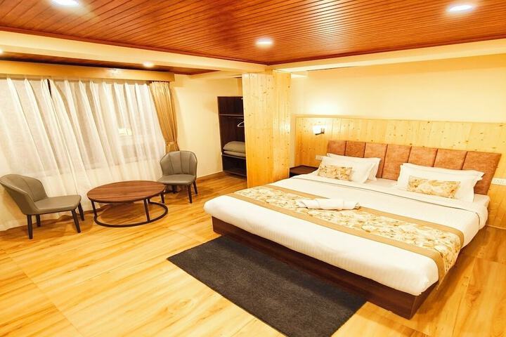 Room 18 of 28
