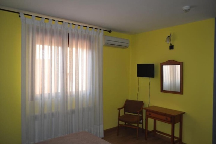 Room 9 of 25