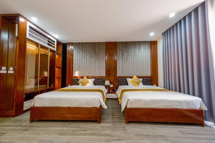 Room 9 of 11