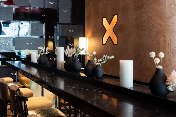 Lounge 83 of 122