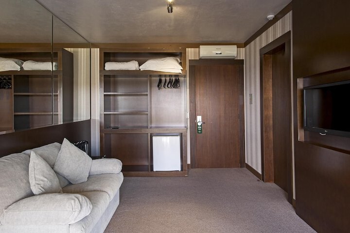 Room 21 of 148