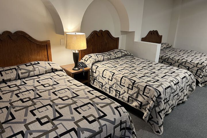 Room 4 of 17