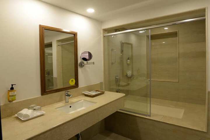 Room 16 of 60