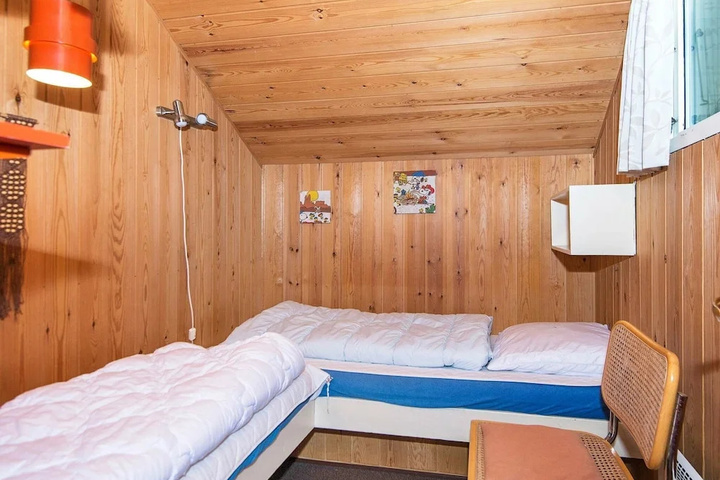 Room 5 of 18
