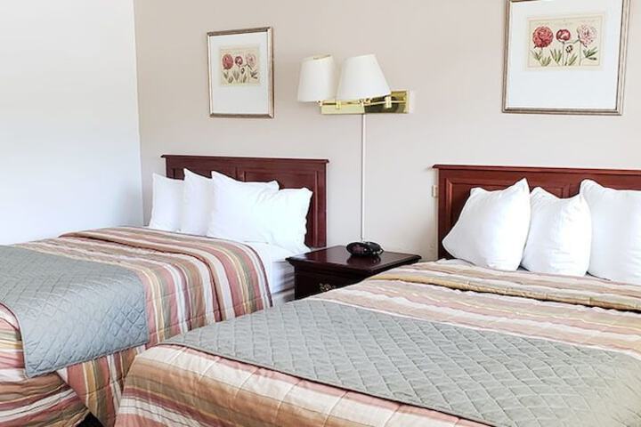 2 Double Beds (5 of 7)