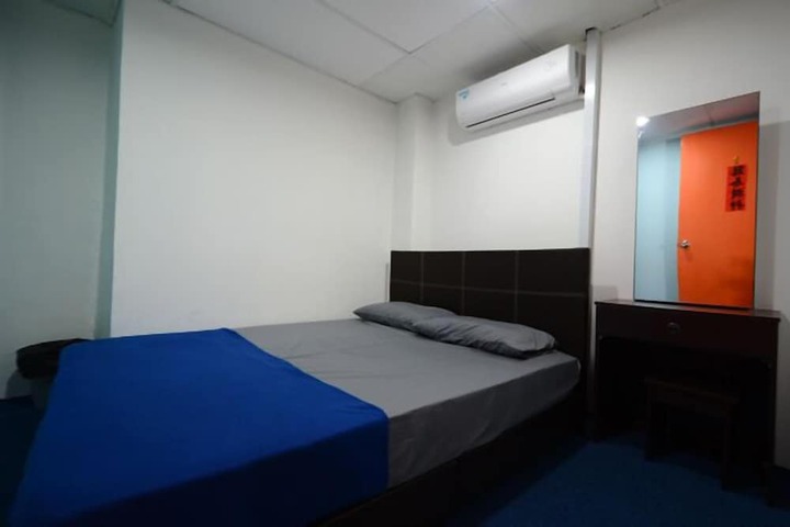Room 21 of 41