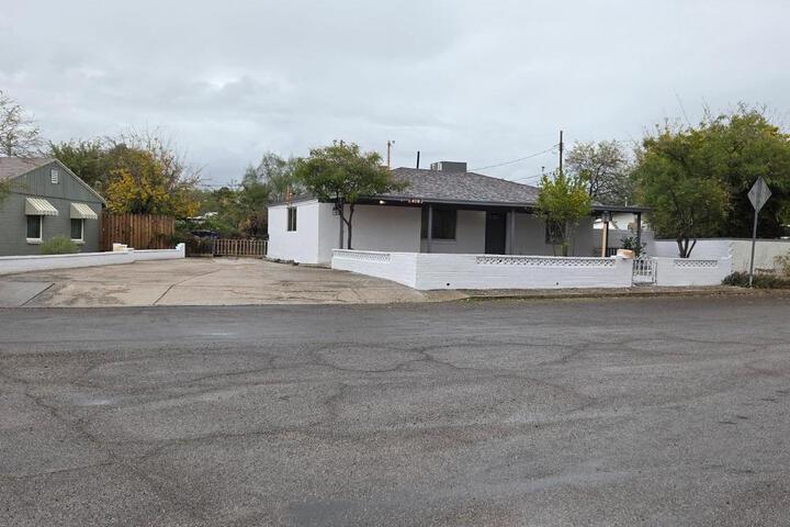 Quiet Desert Oasis off Swan Rd in Tucson, AZ