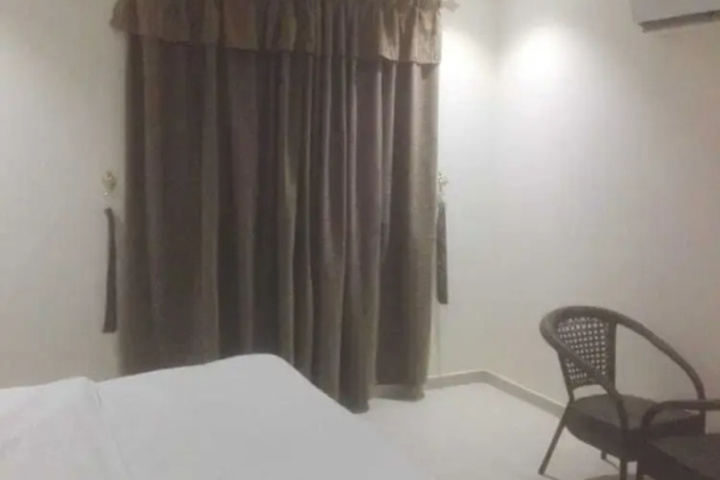 Room 5 of 13