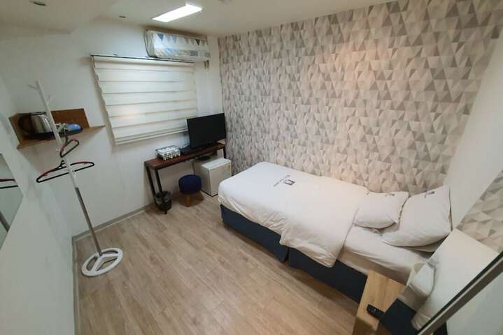 Room 29 of 61
