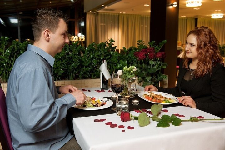 Dining 31 of 54