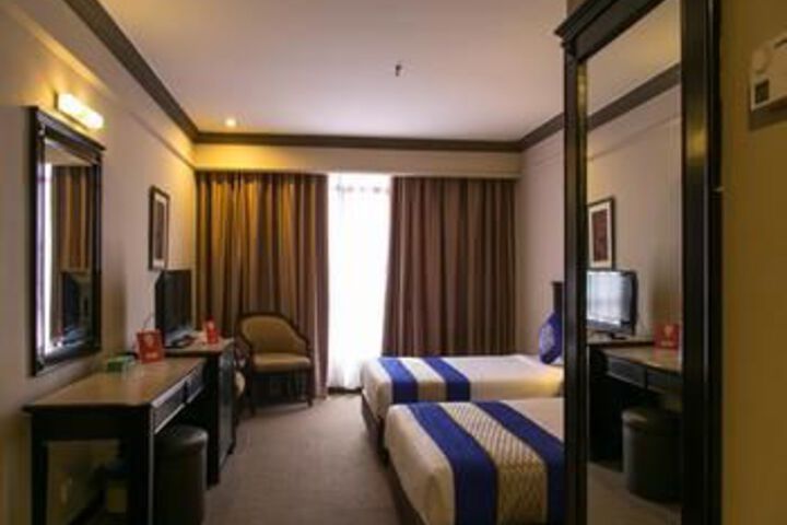 Room 13 of 25