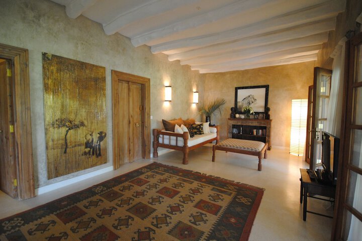 Lounge 46 of 65