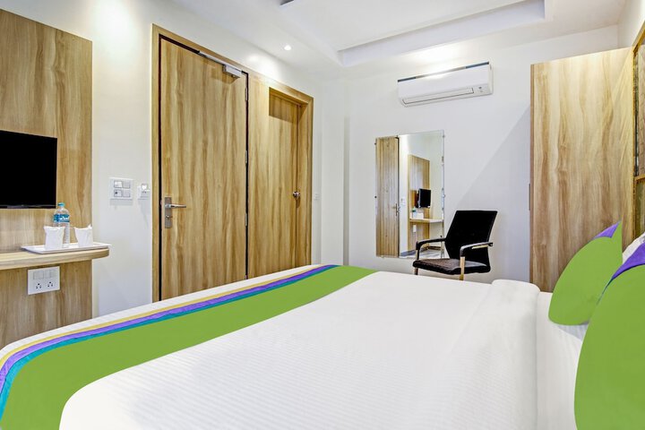 Room 16 of 28