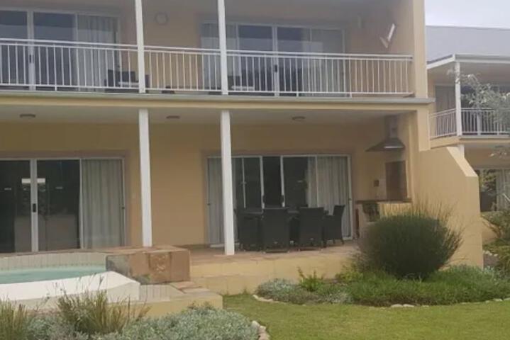 Hotel 4 of 32