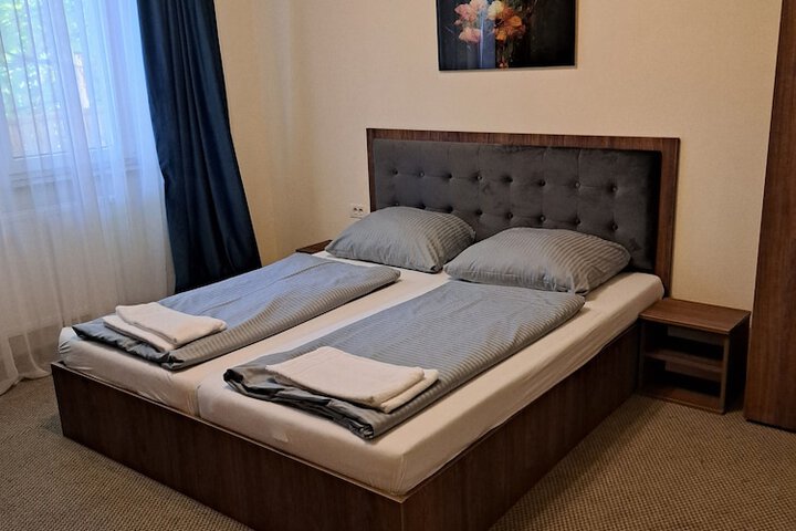 Room 3 of 8